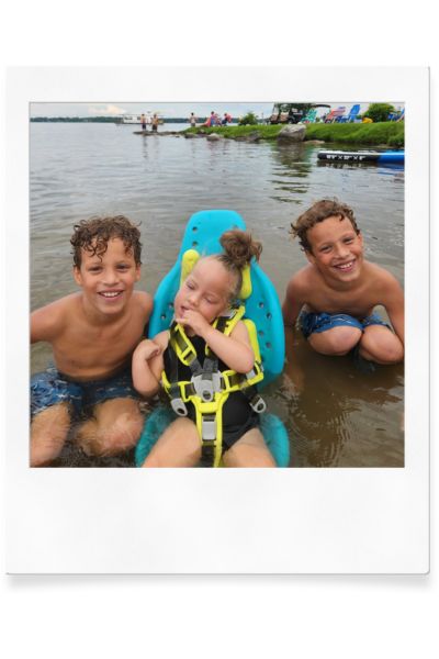 Image of Zoe and siblings